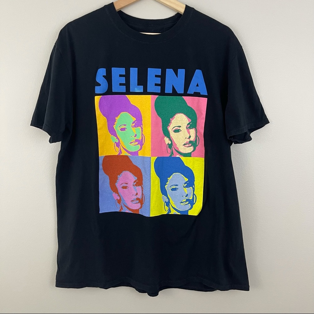 SELENA QUINTANILLA Black Color Pop Graphic Band Tee